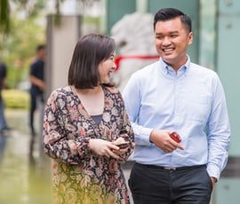 Two people outside discussing investor days