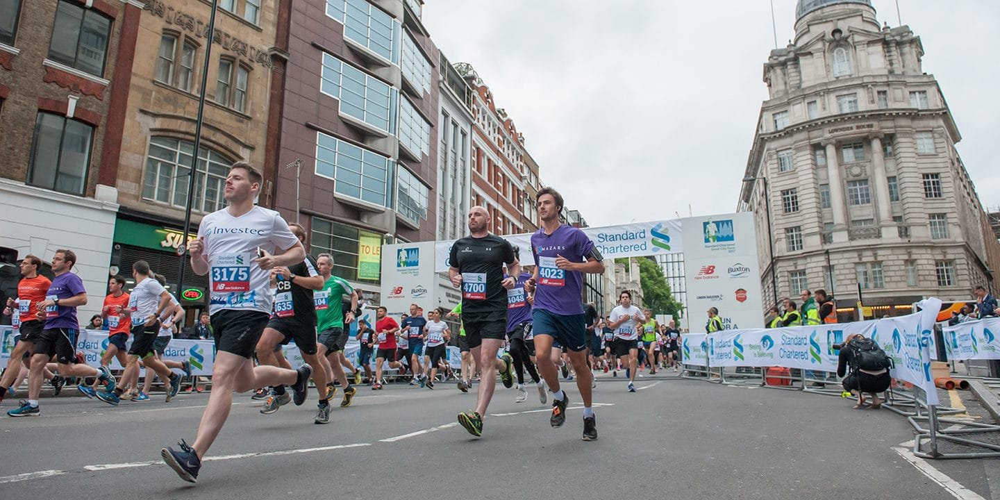 People running in Standard Chartered London City Race 2017